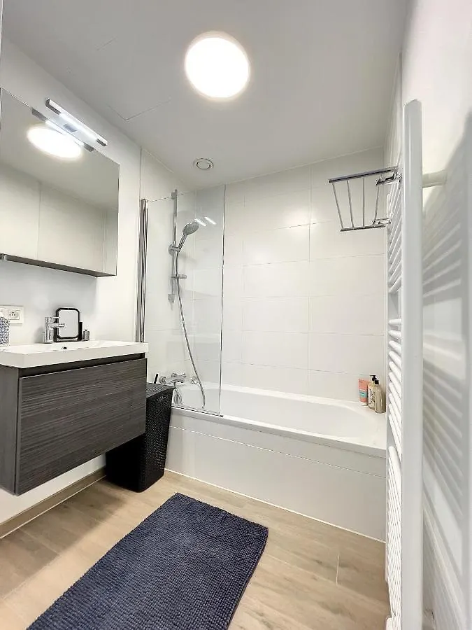 Cosy Apartment Brussels - Avenue Louise 0*,  比利时