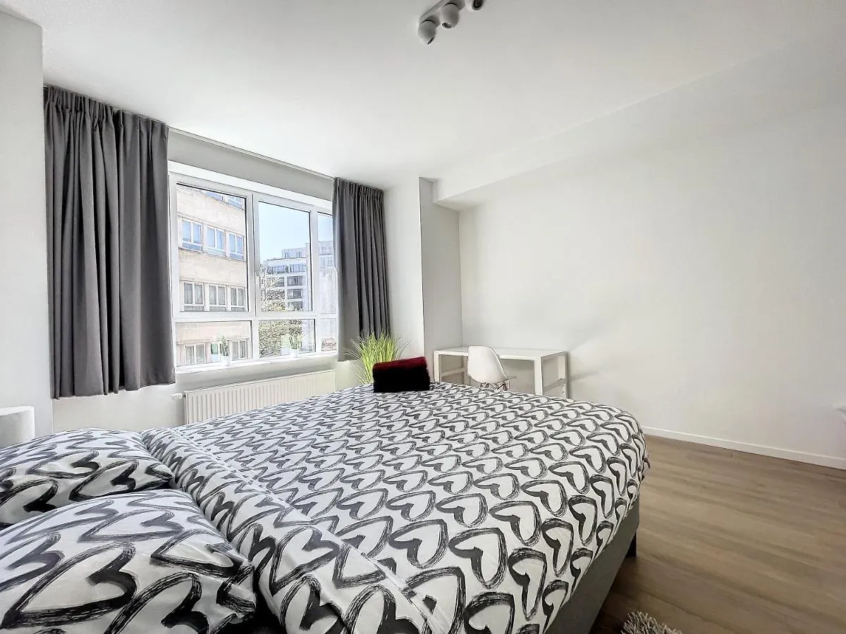 Cosy Apartment Brussels - Avenue Louise 0*,  比利时